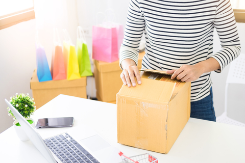 e-commerce delivery image
